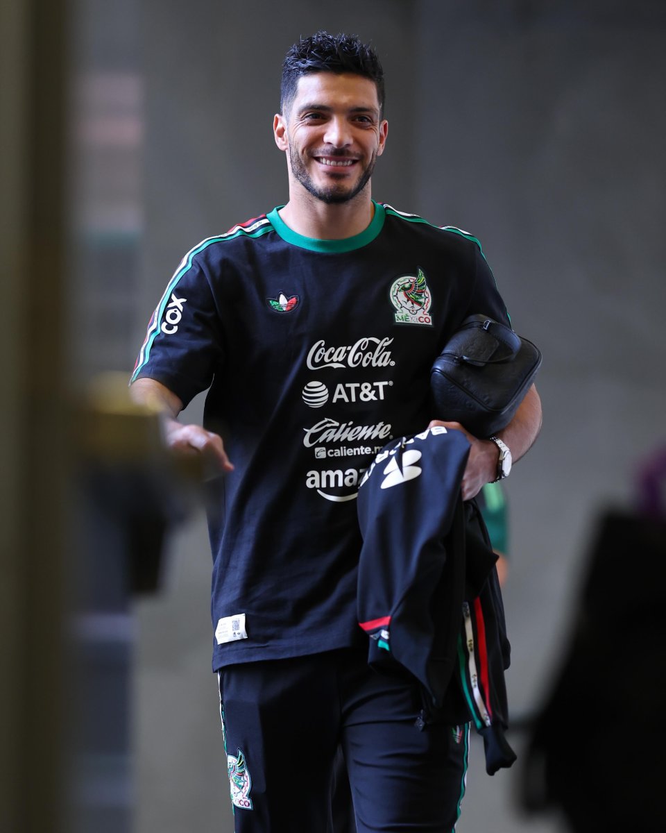 Jugadores de la Selección Mexicana y sus bolsos de lujo.