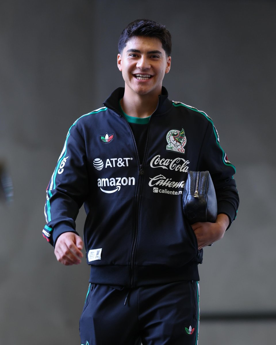 Jugadores de la Selección Mexicana y sus bolsos de lujo.