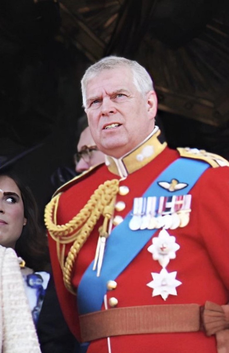 Andrés Mountbatten-Windsor busca hacerse presente en la Familia Real, según medios británicos.