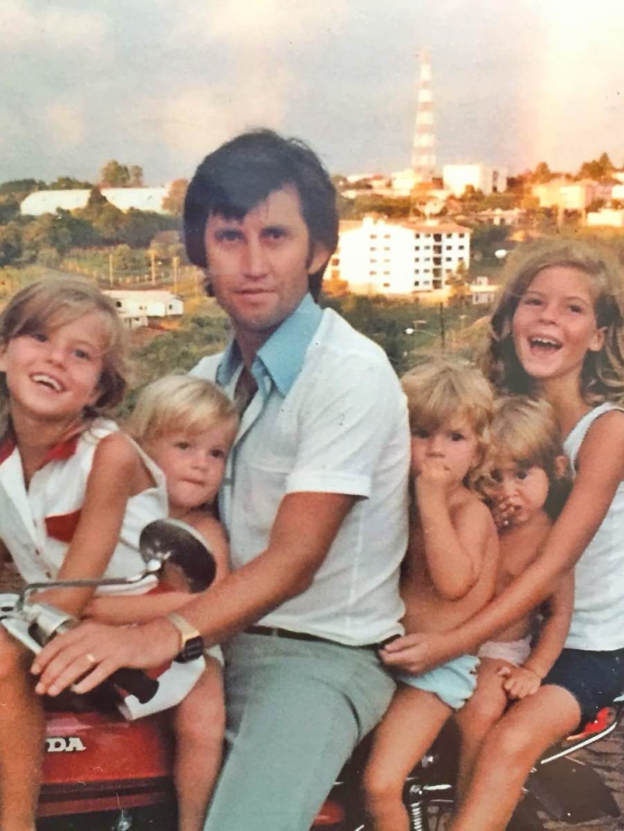 Con esta imagen del baúl de los recuerdos, Gisele Bündchen celebró a su papá en el Día del Padre.