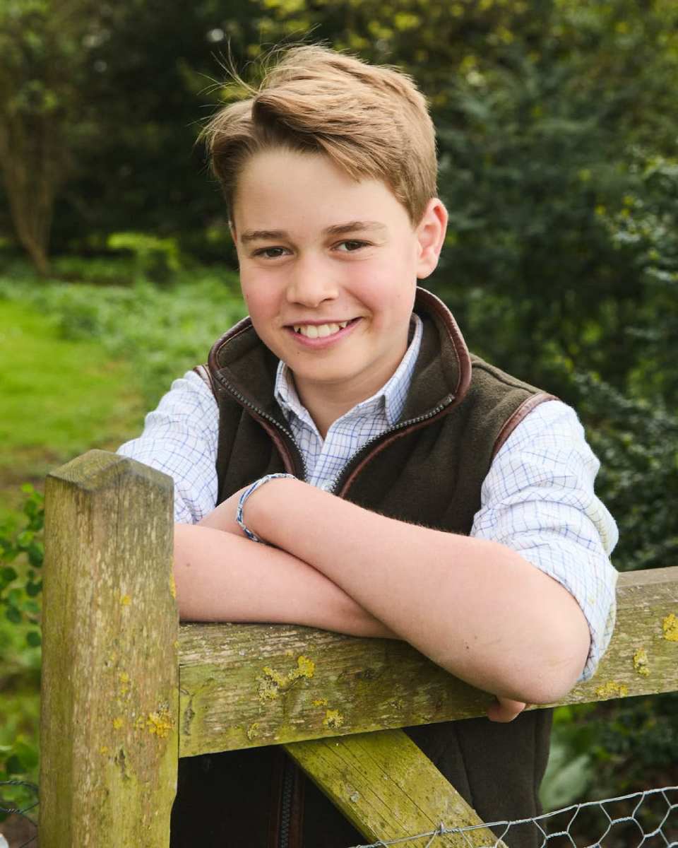 El príncipe George continuara una tradición familiar al ingresar a Eton, tal y como lo hicieron en su momento su padre, William, y su tío, Harry. 