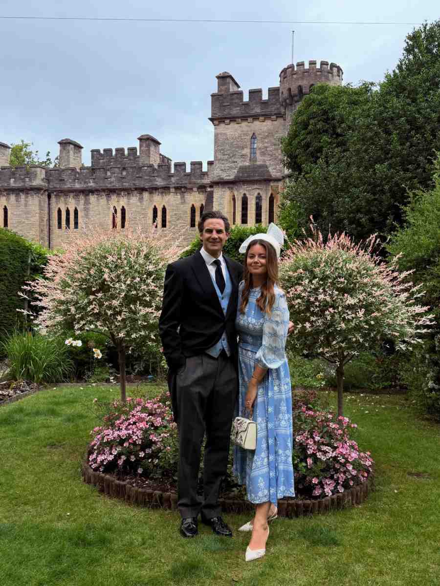 Rupert Finch y su esposa Lady Natasha Rufus fueron parte de los invitados a la boda de Peter Phillips y Harriet Sperling.
