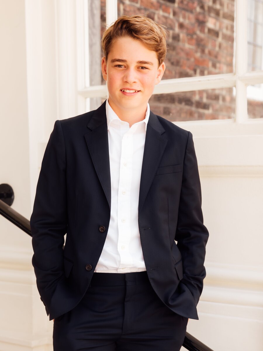 a fotografía de cumpleaños de George refleja la transición del joven príncipe hacia una imagen más cercana y, al mismo tiempo, institucional dentro de la monarquía británica.