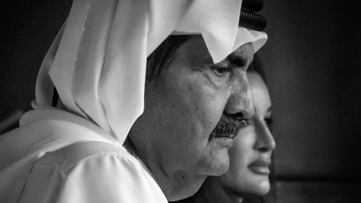 La emotiva despedida de la jequesa de Qatar a su esposo, el emir Hamad bin Abdullah Al Thani, tras su fallecimiento La emotiva despedida de la jequesa de Qatar a su esposo, el emir Hamad bin Abdullah Al Thani, tras su fallecimiento
