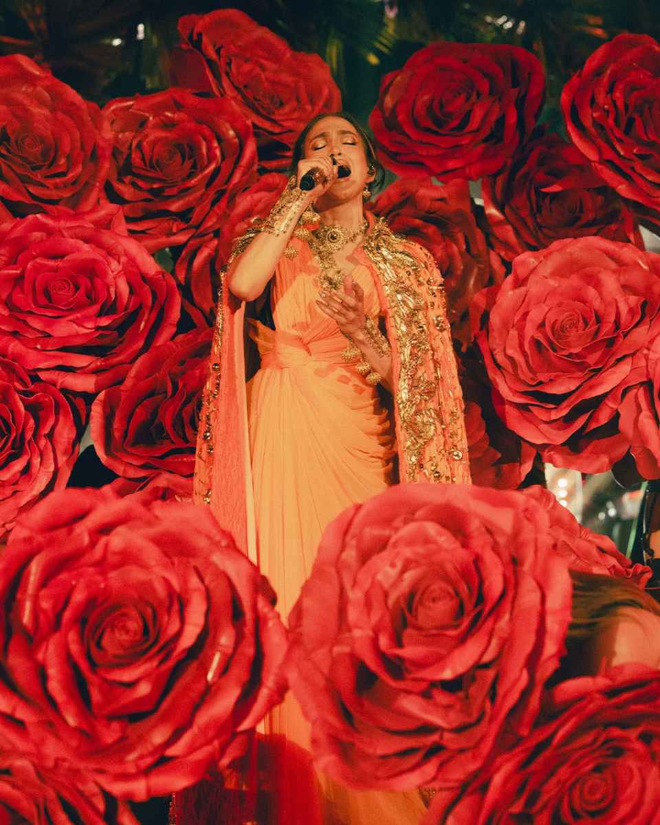 Jennifer Lopez interpretó algunos de sus mayores éxitos durante una exclusiva velada que reunió a los invitados de Dolce & Gabbana.