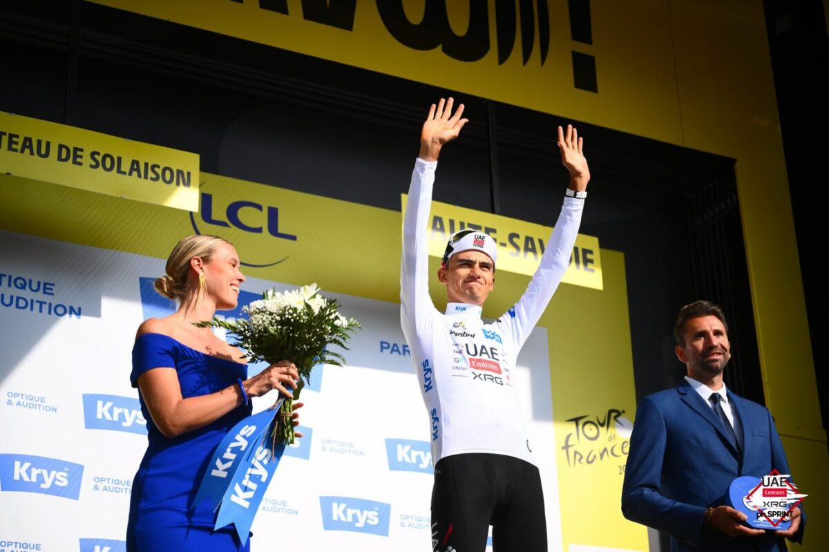 Isaac del Toro celebró un logro histórico: el tercer lugar de la clasificación general del Tour de Francia 2026.