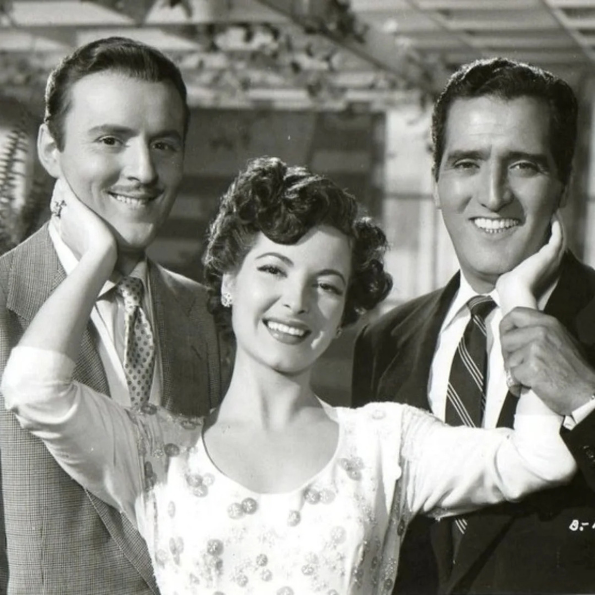 De reina de belleza a estrella de la pantalla grande, Elsa Aguirre protagonizó clásicos que hoy forman parte del patrimonio cinematográfico de México.