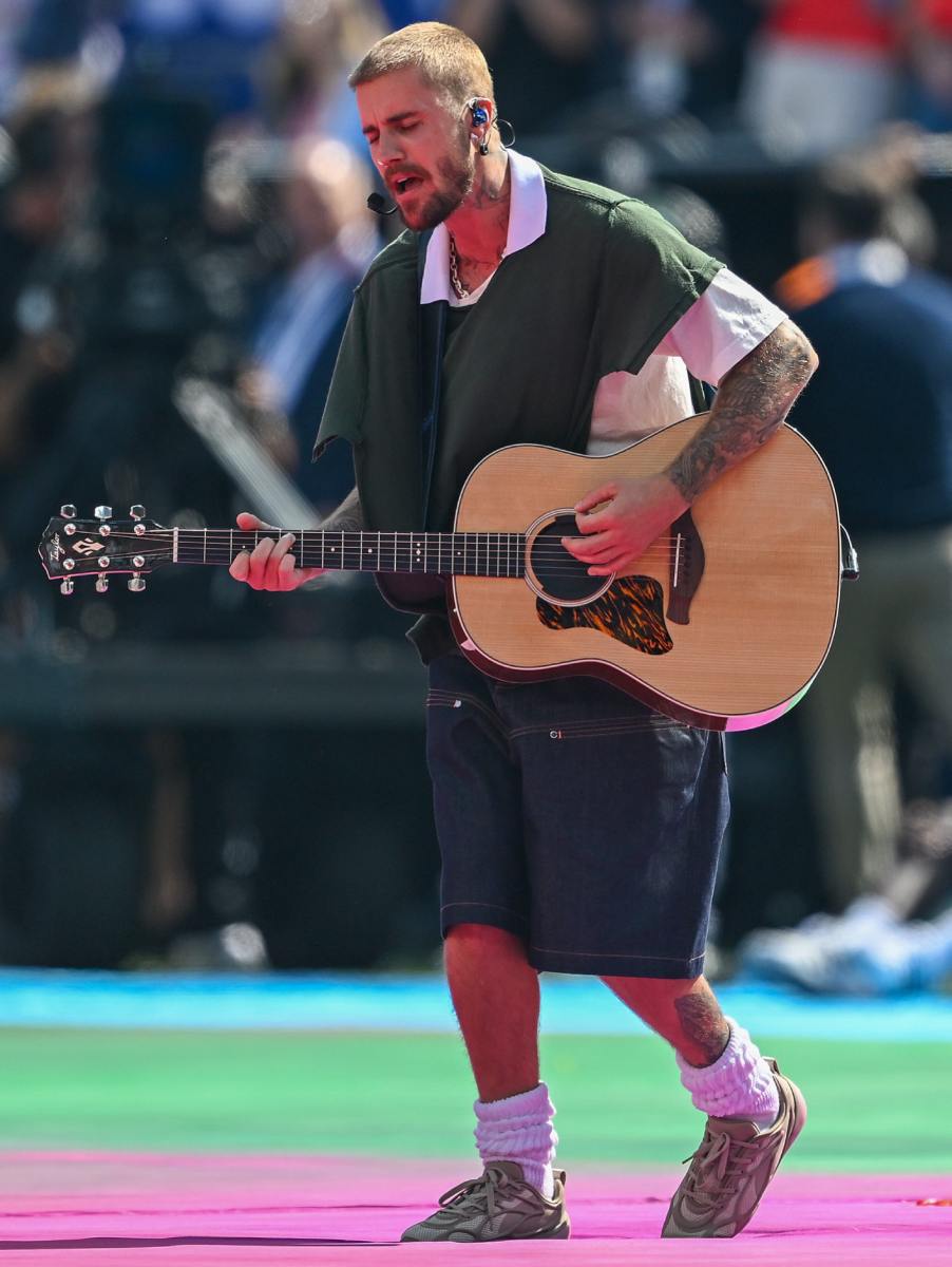 Después de años marcados por la presión mediática y las polémicas, Justin Bieber vuelve a ocupar un lugar destacado en la escena musical internacional.