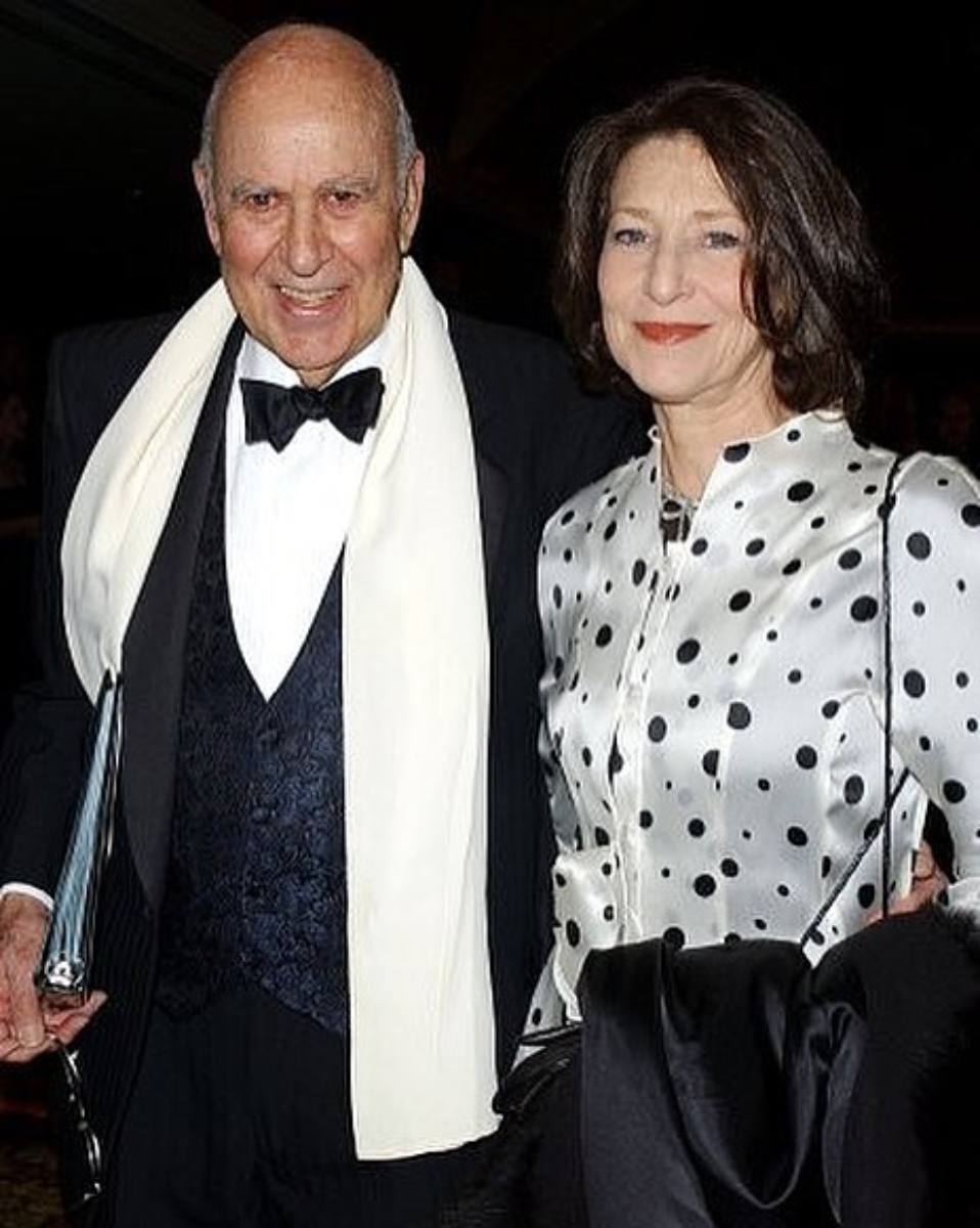 Annie Reiner, tía de Nick Reiner, junto a su padre, el legendario Carl Reiner. 