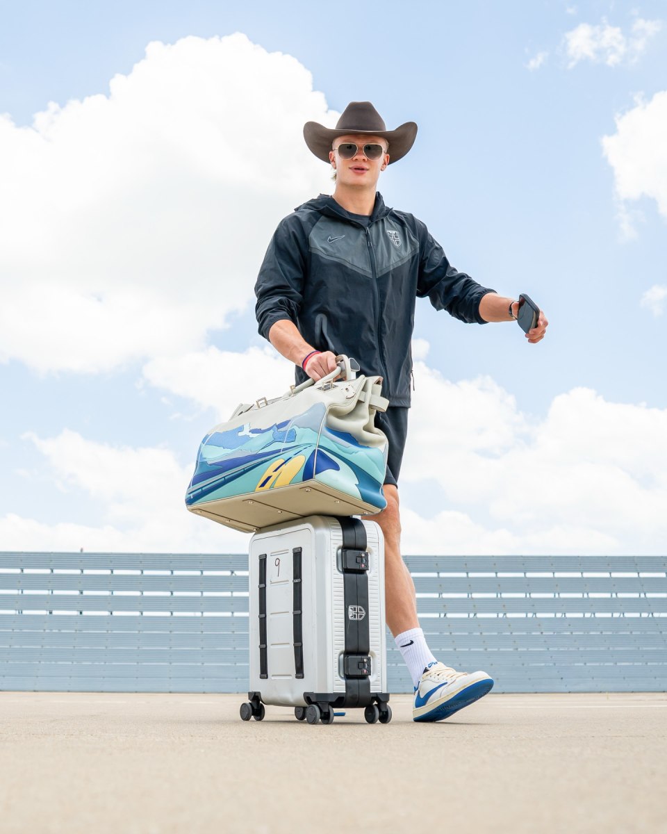 Erling Haaland con su exclusivo HAC Birkin 50 Endless Road.