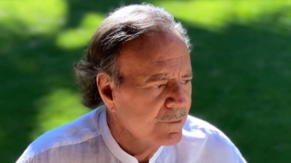 Tras fallido intento de conciliación, Julio Iglesias demanda a la vicepresidenta española Yolanda Díaz y exige una cuantiosa indemnización Tras fallido intento de conciliación, Julio Iglesias demanda a la vicepresidenta española Yolanda Díaz y exige una cuantiosa indemnización