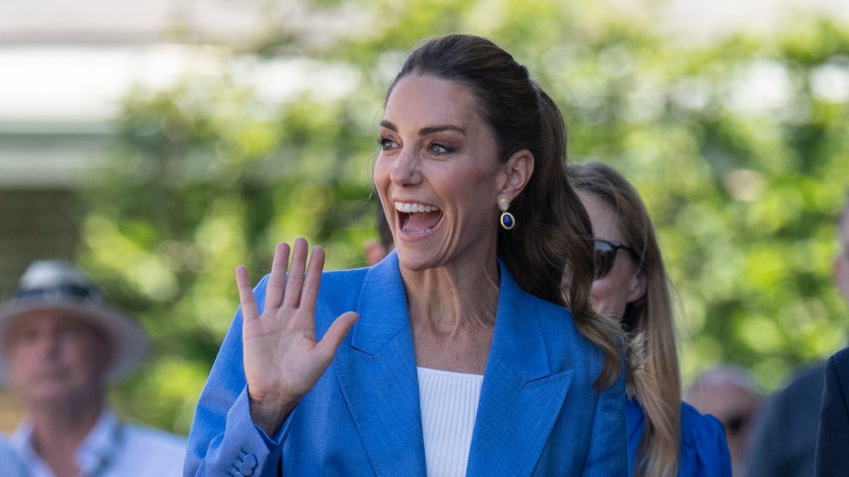 En Wimbledon, Kate Middleton, además de acaparar la atención, también generó especulaciones por un misterioso dispositivo que llevaba oculto
