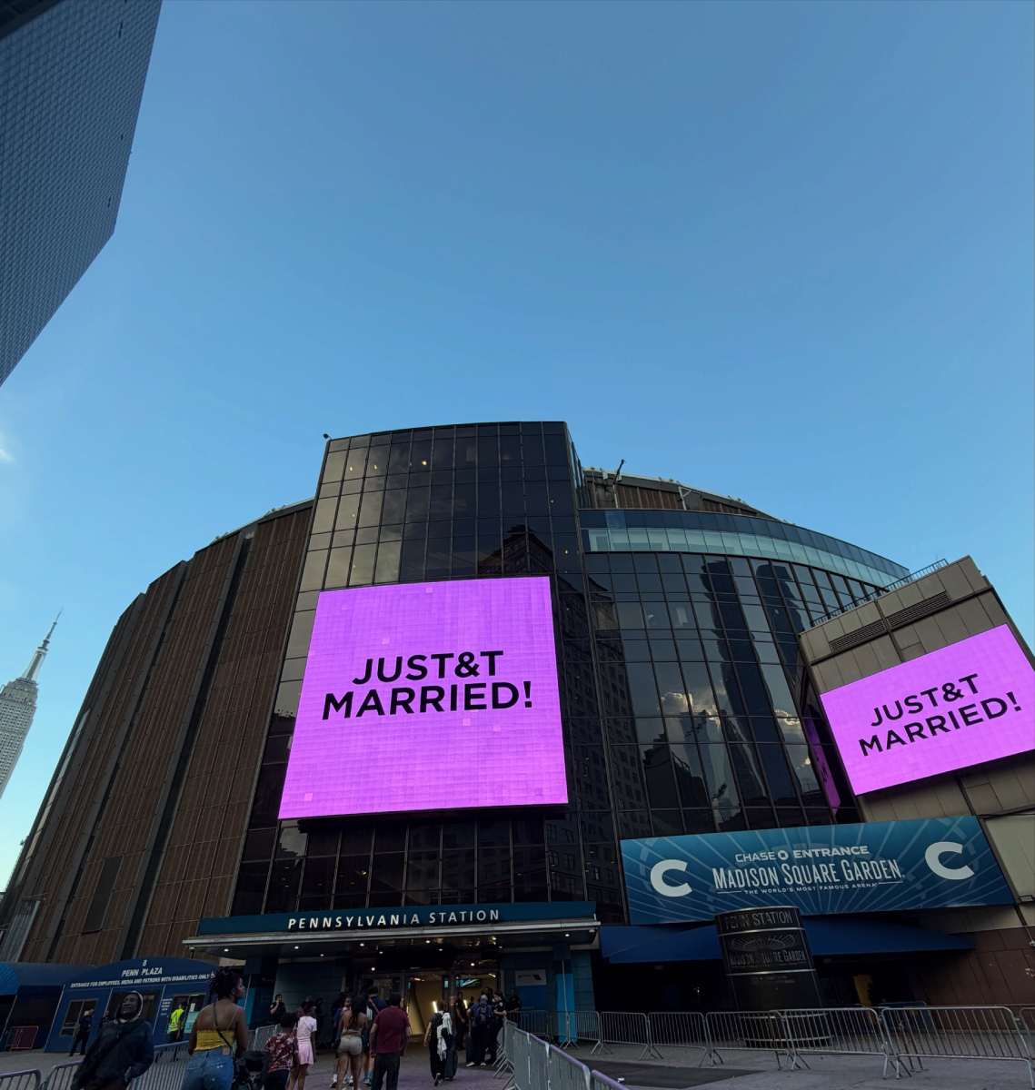 Así anunció el Madison Square Garden el casamiento de Taylor Swift y Travis Kelce.