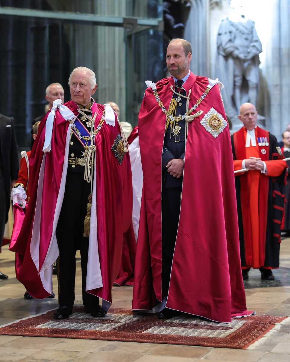 El rey Carlos III con su hijo mayor, el príncipe William, heredero a la Corona británica.